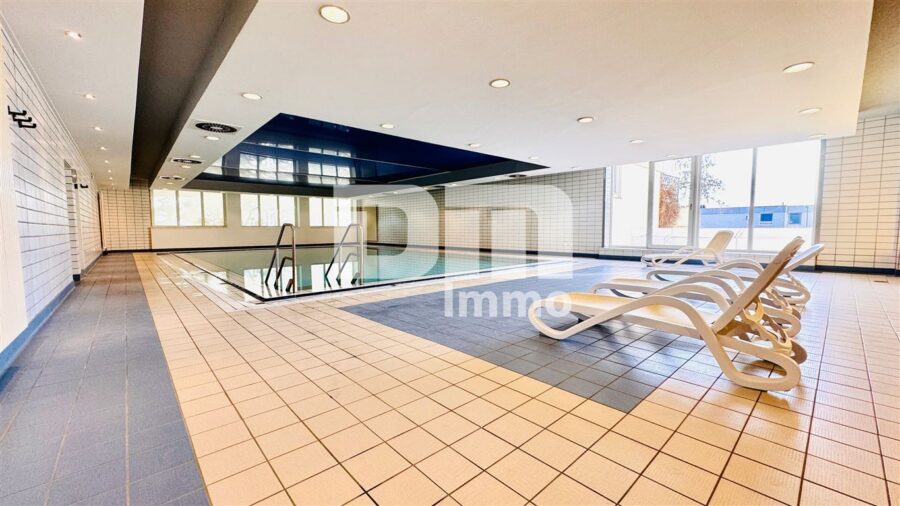 Barrierearme Terrassenwohnung mit Schwimm / Spa-Saunabereich, Garage in gesuchter Lage - Schwimmbad